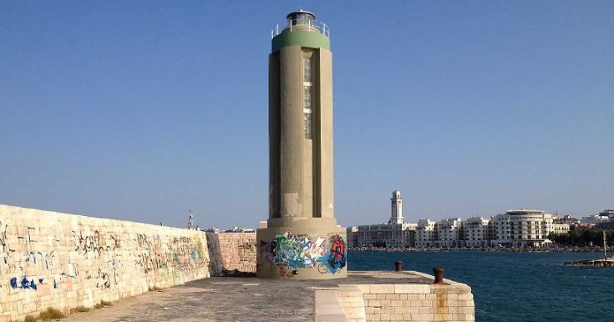 ''Mi immergo'': il molo Sant'Antonio ripulito dai rifiuti dopo vent'anni